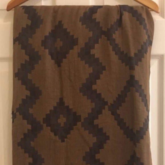 Aritzia Diamond Mosaic Blanket Scarf - Picture 2 of 7